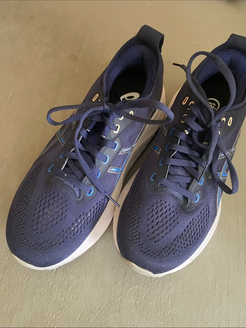 ASICS Women’s Navy Lace-Up Performance Sneakers size 9 Like New Gel Kayano